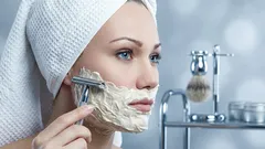 I capelli diventano più folti, più scuri e crescono più velocemente dopo la rasatura: mito o realtà