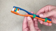 Non buttare via il tuo vecchio spazzolino da denti: un semplice trucco e 7 usi imperdibili