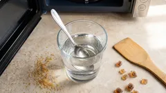 Perché dovresti far bollire l'acqua con un cucchiaio nel microonde: capirne il motivo