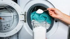 Stirare è ormai superato: basta aggiungere 5 cucchiai in lavatrice per un bucato liscio e profumato