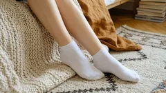 I calzini bianchi si sono ingialliti? Questo metodo li farà tornare bianchi