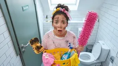 Perché non dovresti tenere un tappetino, un mocio o una mensola nel bagno: i consigli degli esperti