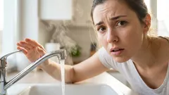 Riflusso nel miscelatore: è sicuro bere acqua calda dal rubinetto dell'acqua fredda