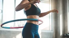L'hula hoop per il girovita: un mito dimagrante o solo un passatempo per chi si annoia