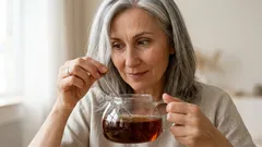 Tintura dalla teiera: copri i capelli bianchi facilmente a casa